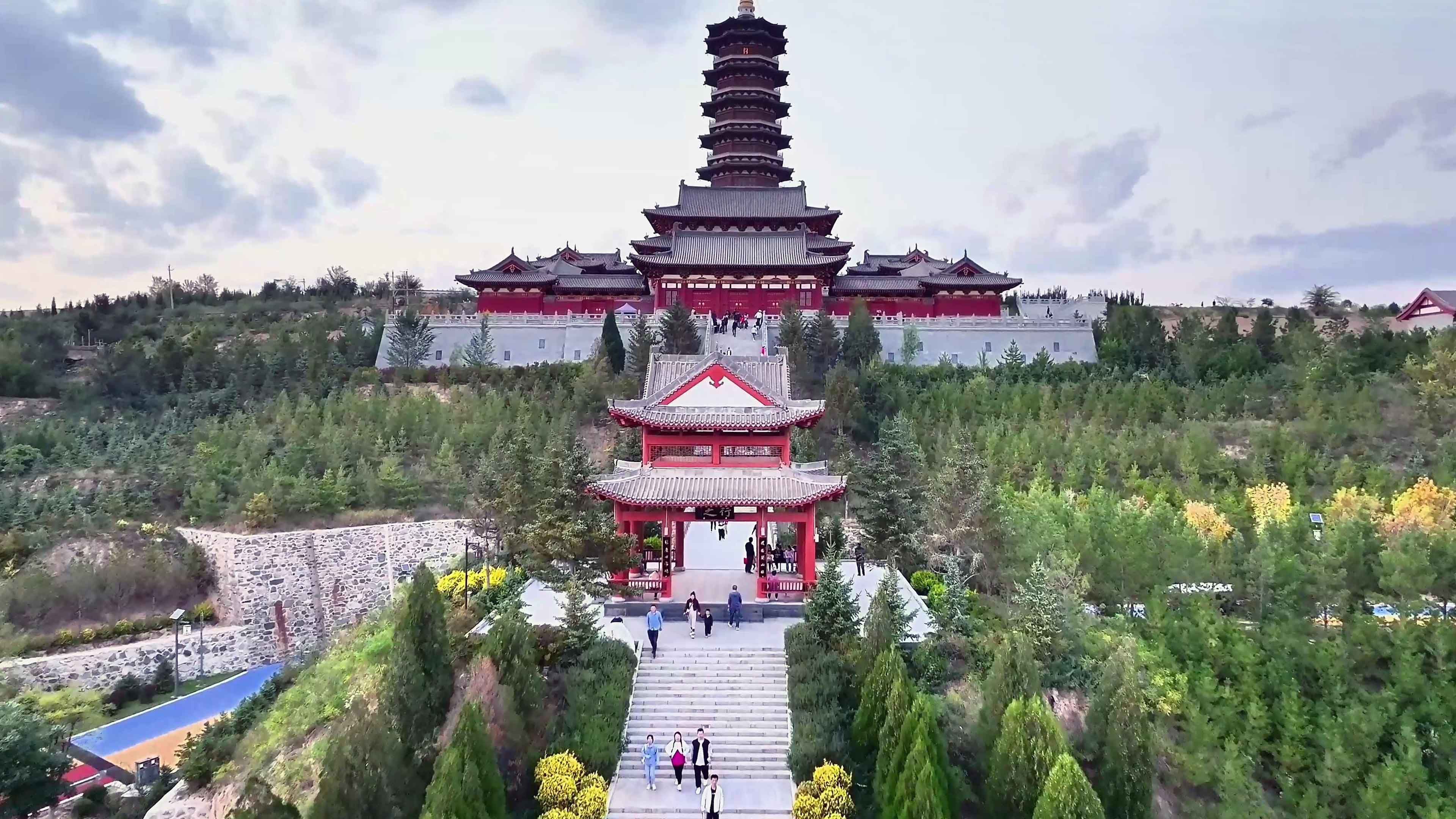 郝文武爱航拍第十一季：美丽的山西憨山风景区，她的夜景也很美丽