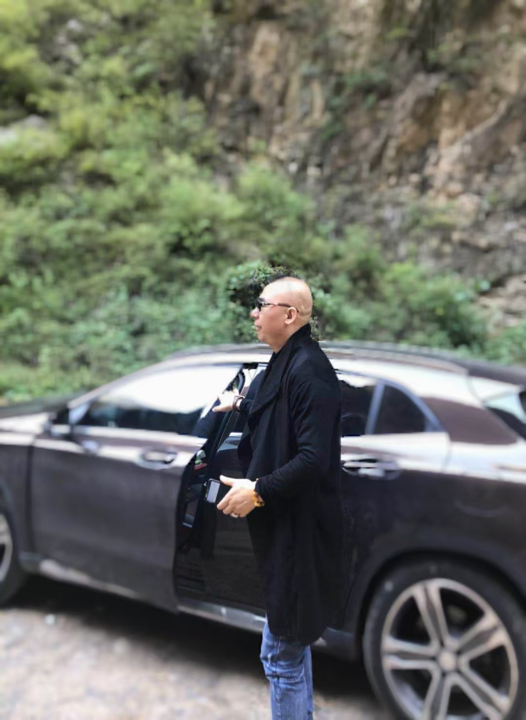郝文武情感输出，第六十一季，这期我们接着上期，继续分析人生领悟的重点，今天我们聊第十一章节。这期解析的是朝到西，晚到东：人生如蜂，悟透则通